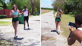 Reproduzir Correr e fazer sexo em público com um negro talentoso