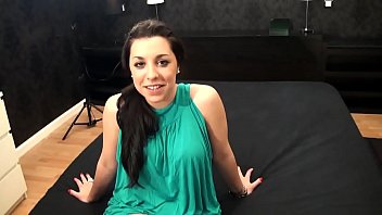 Reproduzir Vadia espanhola estréia no pornô com um pó de sexo anal