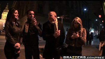 Play Drunk kids hanging out in the club and being fucked by strangers full of money