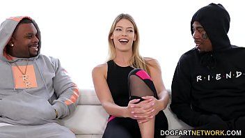 Afspelen Xnxx film met zijn vrouw verkracht door een oude man