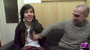 Riproduci Studentessa cattolica spagnola succhia il cazzo e scopa essere una troia