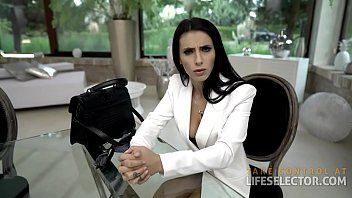 Abspielen Sie nimmt es von einem sexy Angestellten in ihre Muschi xnxx