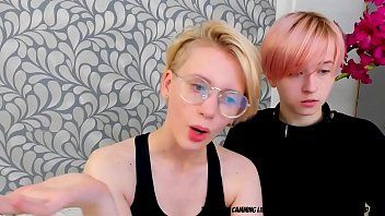 Reproduzir Dois sexos universitários causam orgasmos um no outro