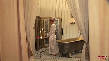 Jouer La fille vierge et timide veut vivre une expérience de rêve avec lui