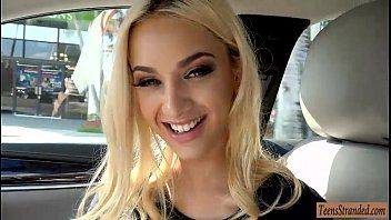 Reproduzir Xnxx com uma loira penetrou no carro em seu aniversário