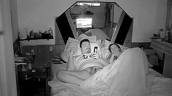 Play Fuck the guy who penetrates his wife in the dark at night