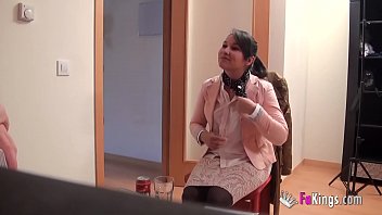 Reproducir Putita española quiere trabajar de secretaria y acaba follando como una perra