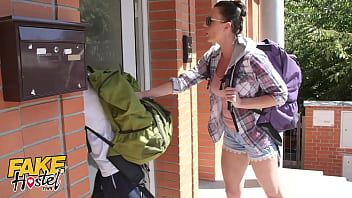 Reproduzir Ele faz sexo com uma estudante pervertida