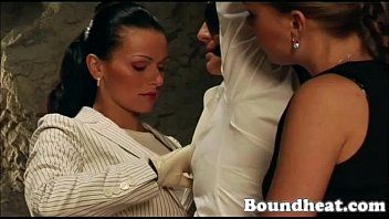 Jouer Xxx anal dans la nature une créole xxxous ayant des relations sexuelles sur l'herbe