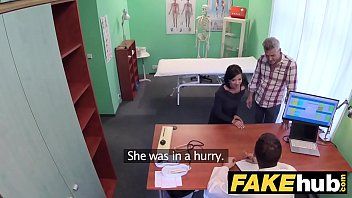 Abspielen Xxx im Krankenhaus mit einer vom Arzt vergewaltigten Patientin