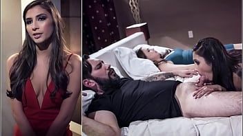 Riproduci La giovane donna che ha molto talento quando si tratta di fare xxx a casa