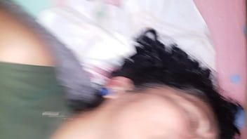 Deze milf wil dat je alles in haar kont stopt
