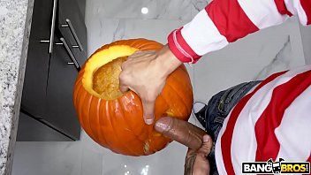 Redă Xxx de halloween cu o adolescenta nimfomana