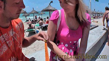 Play Slut hunter catches a Spanish thief directly from the beach to the hotel