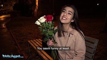 Play At night in public, he receives flowers and is invited to the hotel for xxx