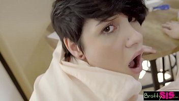 Play Xnxx movies with Romanian teenager with short hair having sex in the kitchen