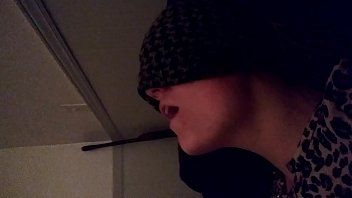 Abspielen Er kümmert sich um die Fotzen und Hintern von Teenager-Mädchen