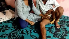 Reproducir Ajay no puede resistir la charla sucia y el gran culo de Ritu