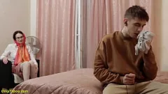 تشغيل الديك الأسود الكبير يدمر الأحمق الضيق STEPMOM في جلسة الشرج المتطرفة