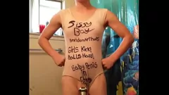 Humilhação do pênis pequeno de Sissy Boy Brandon