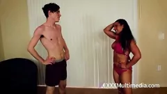 Reproduzir Alexis Rain x Skinny Man: revanche intensa em biquínis
