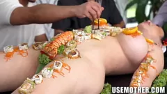 Reproducir Pequeñas chefs MILF satisfacen sus antojos con sexo duro en primera persona