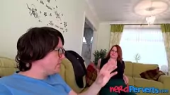 Reproduzir Gata britânica com figura curvilínea enganada em sexo hardcore