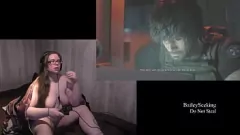 Riproduci Nude Resident Evil 3 Gamer Girl con tatuaggio e piercing | Grandi tette e culo grande gioca attraverso