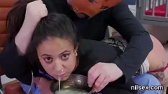 Reproduzir Terapia bizarra de asilo: penetração anal profunda com um adolescente peculiar