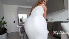 Afspelen MILF-fantasie van vreemdgaande vrouwen: Alia Donovan wordt geneukt en geslurpt