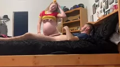 Odtwórz Blondynka robi głębokie gardło mojemu kutasowi i pozwala mi dojść do gardła w Halloween