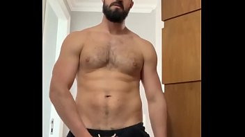 Play اللحية والديك الكبير للممثل الإباحي مثلي الجنس أندي أوناسيس