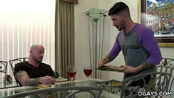 Redă الخدم الجديد الذي أمتلكه أعطني الكثير ..