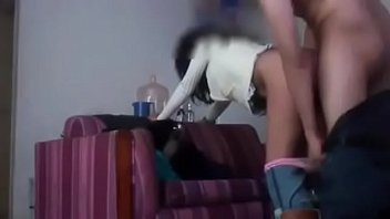 Reproducir La invita a comer y se la folla a cuatro patas con la cámara oculta