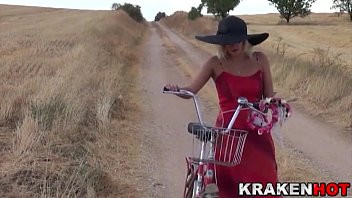 Reproduzir Bicicleta de estrada Ataticul ir para um jogo de foda