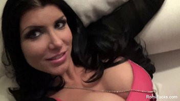 Play She has big tits and wants to film her with an expensive phone