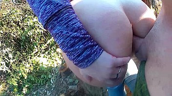 Reproduzir Sexo no parque com uma bucetinha que faz mal na cama