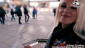 Abspielen Er will dich nach seinem Schwanz fragen, der in die Muschi gestopft ist