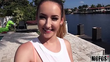 Play Lavinia has sex outdoors and licks her very sensual