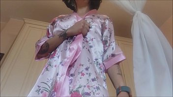 Redă Matura arata la webcam cum se suge dildo imens